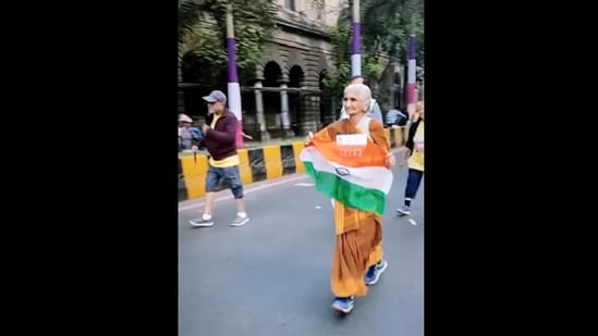 80-year-old woman Runs Mumbai Marathon in Saree