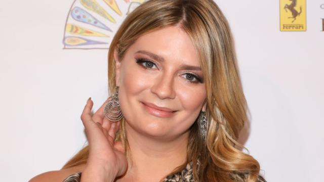 Hollywood Actress Mischa Barton to Star in Neighbours Reboot