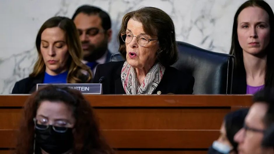 Pressure mounts on Senator Dianne Feinstein to resign due to health concerns