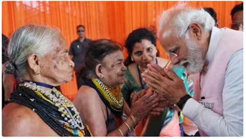 PM Modi Meets Padma Awardees Tulsi Gowda and Sukri Bommagowda in Karnataka