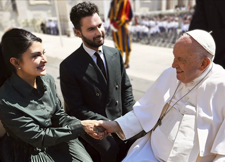 Jacqueline Fernandez Meets Pope: A Profound Encounter