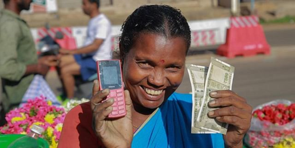 Speaker Distributes 2,000 Urimai Thogai ATM Cards in Tirunelveli