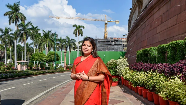 Indian Women MPs Bid Farewell to Old Parliament Building