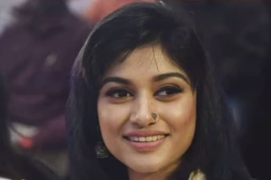 Tamil Actress Oviya Helen Advocates Legalizing Sex Education