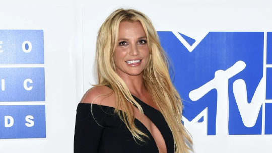 Police Check on Britney Spears After Knife Video