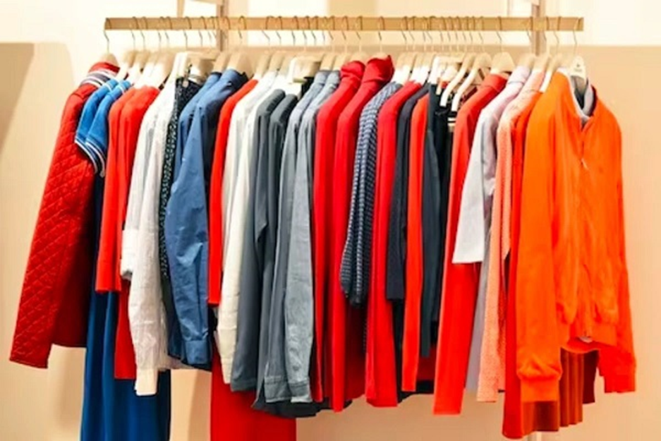 Disposition of Unsold Clothes in Fashion Retail