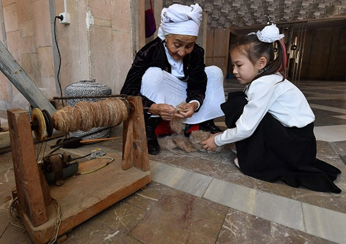 Kyrgyz ‘Happy Grandmas’ Preserve Ancient Shyrdak Rug Tradition