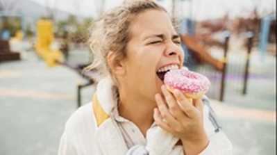 Harvard-Trained Doctor Shares Tips to Beat Sugar Cravings