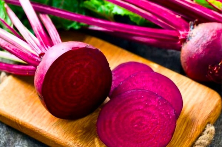 Navigating Beetroot Consumption: Health Benefits, Risks, and Dietary Tips
