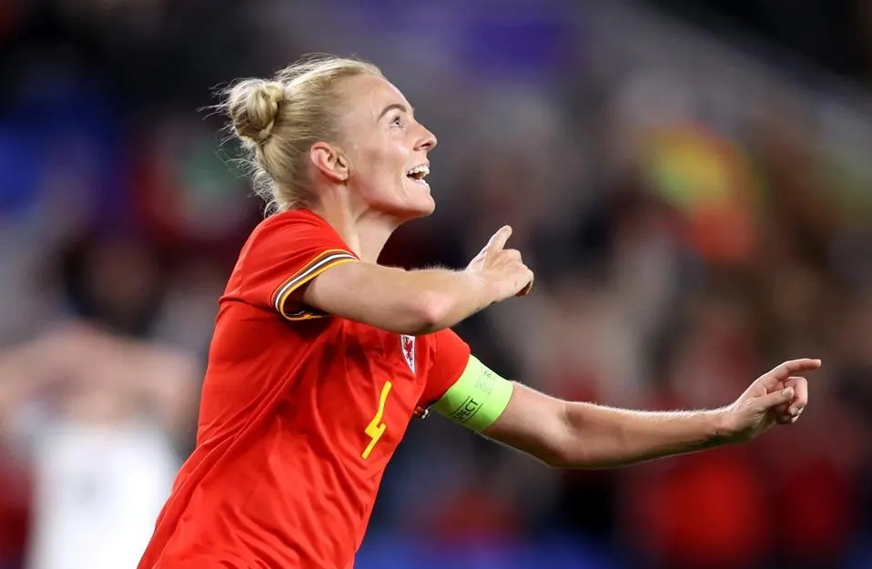 Sophie Ingle, a key figure in women’s soccer, has decided to relinquish her role as the captain of the Wales team