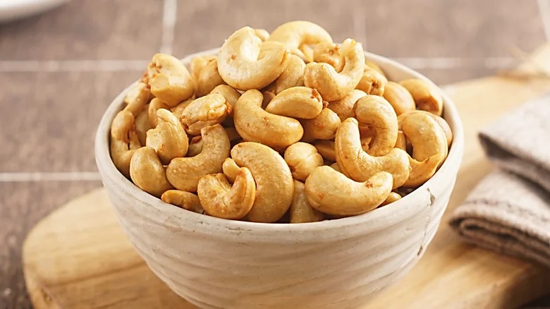 Daily cashew consumption impacts cholesterol levels. Discover how here
